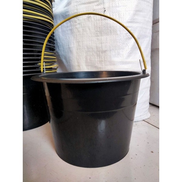 EMBER HITAM /EMBER PLASTIK /EMBER  per 1/2 lusin (isi 6 pcs) Ember Untuk Hajatan / Tahlilan / Besek 