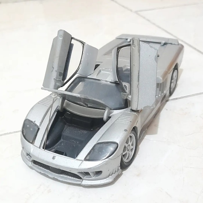 OP27 Saleen S7 MotorMax Diecast Junk Skala 24 Mobil Mainan Bekas Ban Karet