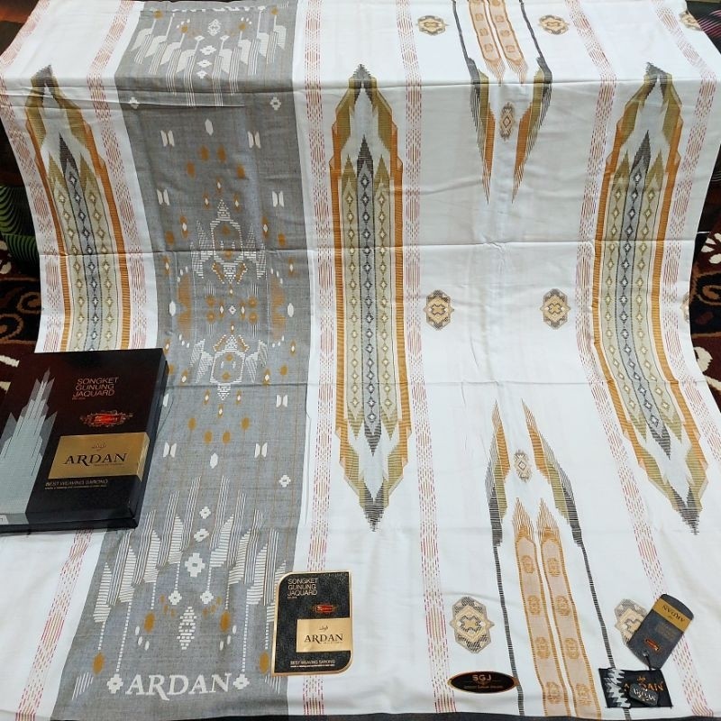 Sarung Ardan SGJ Hitam Dan Putih Platinum Gold motif SGJ / SJL