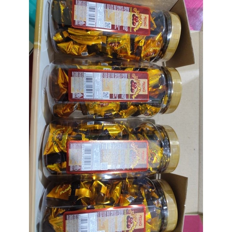 

Coklat almond D'king Full Almond | Isi 4 Toples [ BISA COD ]
