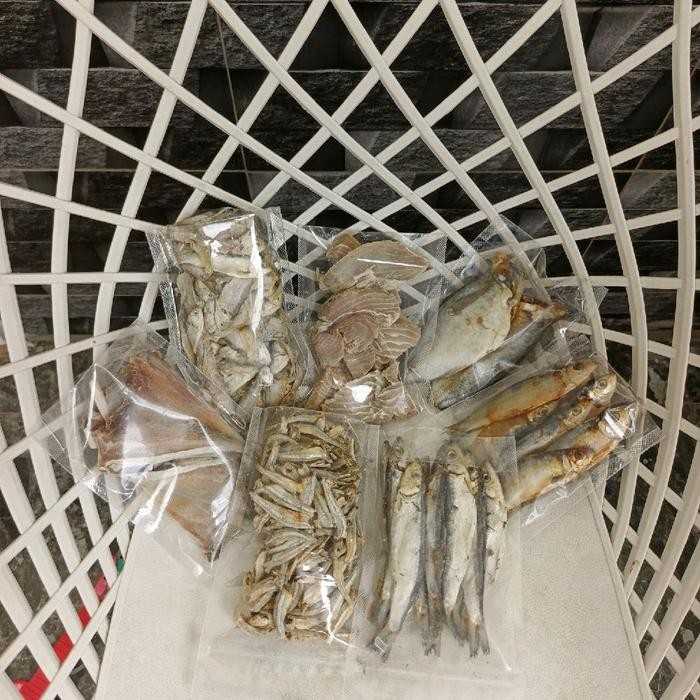 

Paket mix ikan asin 5 varian berat bersih 750 gr per bungkus 150 gr ( random tidak bisa pilih di sesuaikan oleh penjual dan sesuai stock yang ada ) Terlaris