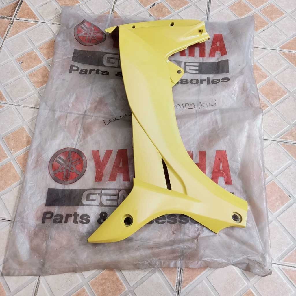 LEGSHIELD SAYAP DALAM  TENGAH KIRI ORIGINAL 100% YAMAHA JUPITER Z 2008 ( 5TP-F8385-00-P2 )/COD