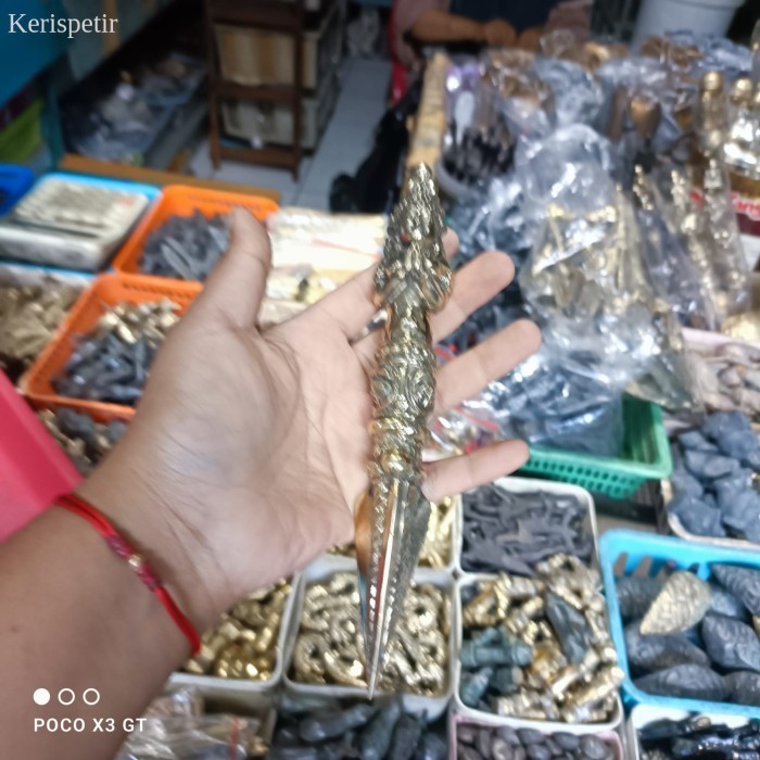 

pusaka pisau paso full kuningan bkn megantoro sengkelat kamarogan murah antik