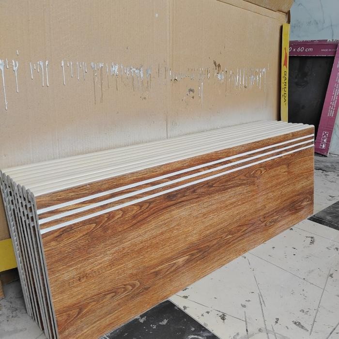 GRANIT ANAK TANGGA DOUBEL BEVEL MOTIF KAYU, CUSTOM MOTIF 30×120 List plint keramik granit lantai cus