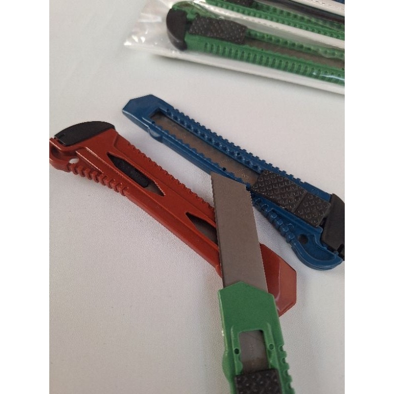 

12 Pcs Cutter Warna DOP/Pisau Cutter/Pisau Ukir/Silet/Cutter Potong/Alat Potong Tajam