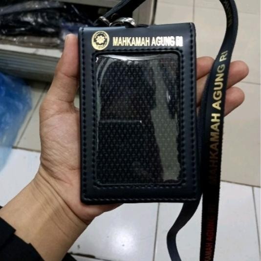 

Name Tag Id Card Tempat Kartu Plus Tali Logo Mahkamah Agung RI 2 muka - Hitam