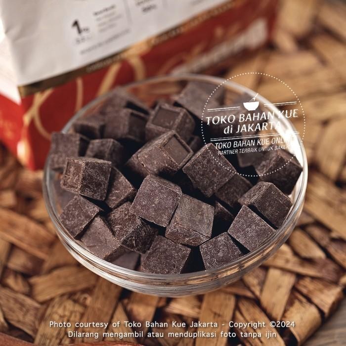 

TerEnak99- Schoko CUBE 56 1kg Cokelat Dark Chocolate Couverture Coklat Baking