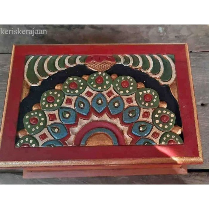 

kotak kayu penyimpanan barang finishing sunggingan kontemporer termurah bk Keris sengkelat majapahit mataram kartosuro kartasura Bali antik