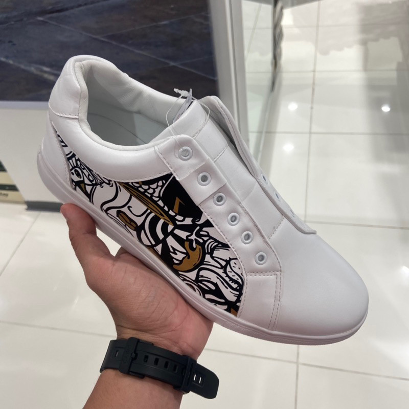 Jackson sepatu warna putih motif model tanpa tali super keren 39-44