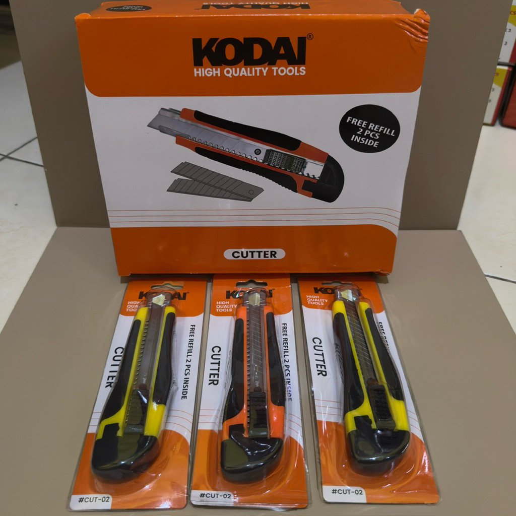 

CUTTER BESAR / PISAU CUTTER GAGANG KARET AUTO LOCK KODAI 1 BOX ISI 12 PCS FREE REFILL PISAU 2BIJICO