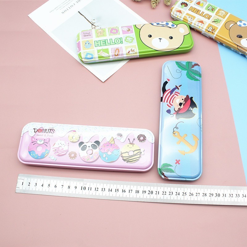 

MOKA CUTE CARTOON STORAGE CASE / TEMPAT PENSIL KALENG MOTIF LABUBU WARNA PINK / BACA DESKRIPSI / TEMPAT PENSIL MOTIF LABUBU LUCU MKS14