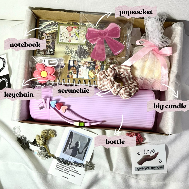 

Kado Ulang Tahun/ Gift Set/ Gift Box Perempuan/ Hampers Birthday/ Hampers Kado Ulang Tahun/ Kado Anniversary/ Kado Cewek/ Hampers Estetik/ Hampers Aesthetic/ Kado Aesthetic/ Gift Wisuda/ Kado Cantik/ Aesthetic Gift/ Scrap Design