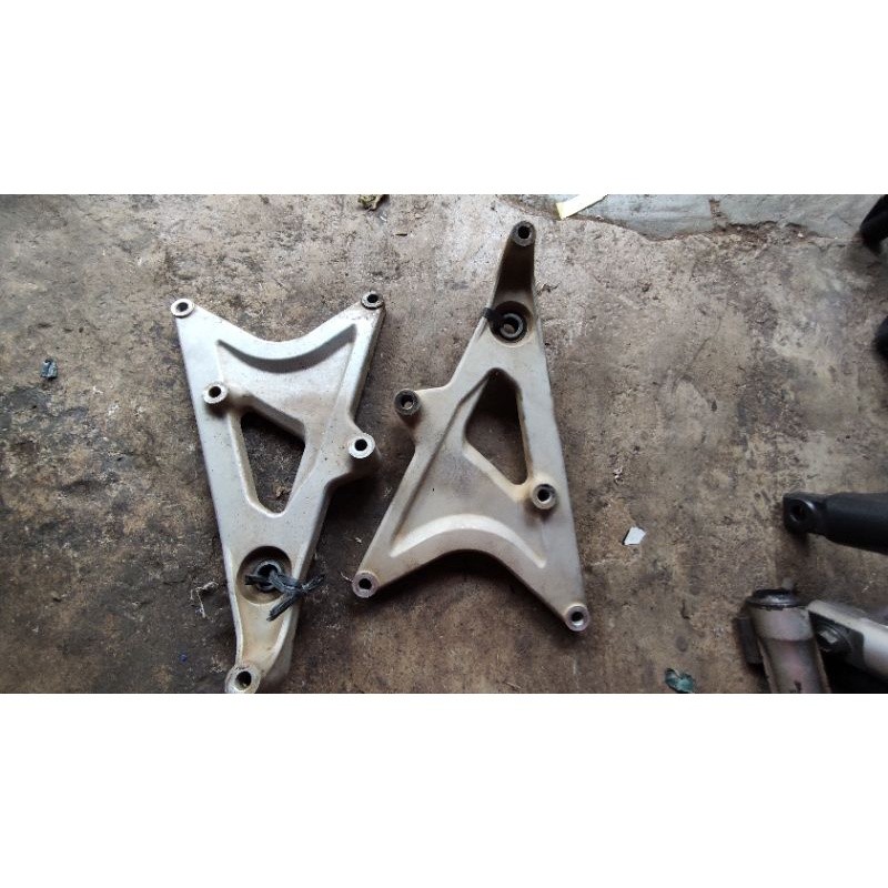 SWING ARM KNALPOT PANGKON KNALPOT  VARIO 125 VARIO 150 LED  VARIO 125 OLD ORIGNAL COPOTAN