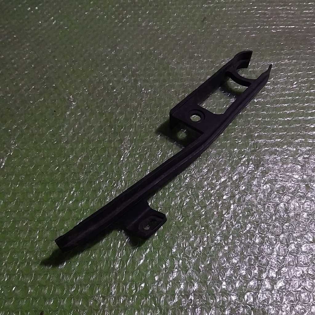 Karet Tahanan Bantalan Rantai Asli Yamaha R15 V3 Vixion R BK6-F2151-00 FP-05