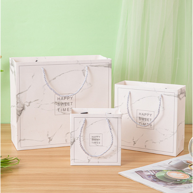 

ACEH.SDM 129003 PAPER BAG MOTIF PREMIUM KADO MARBLE ELEGAN PAPER BAG MOTIF MARMER GOLD PAPERBAG MOTIF PREMIUM