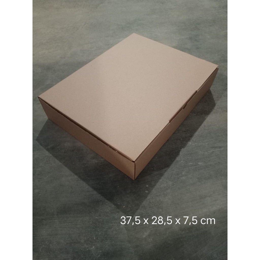 

Kardus karton uk.37,5 x 28,5 x 7,5 cm - Die Cut - kotak baju/ aksesoris / multifungsi / dll
