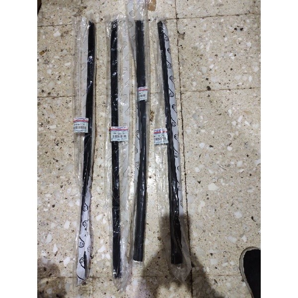 1 set karet Lis pelipit kaca pintu canter Mitsubishi ps125 ps110 ori