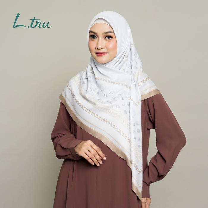 L.tru - Hijab Square Printed 120 - Brown