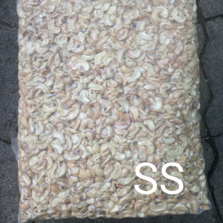 

Kacang Mede Pecahan Belah Dua Mentah Mete Patahan 1kg (SS/WS2)