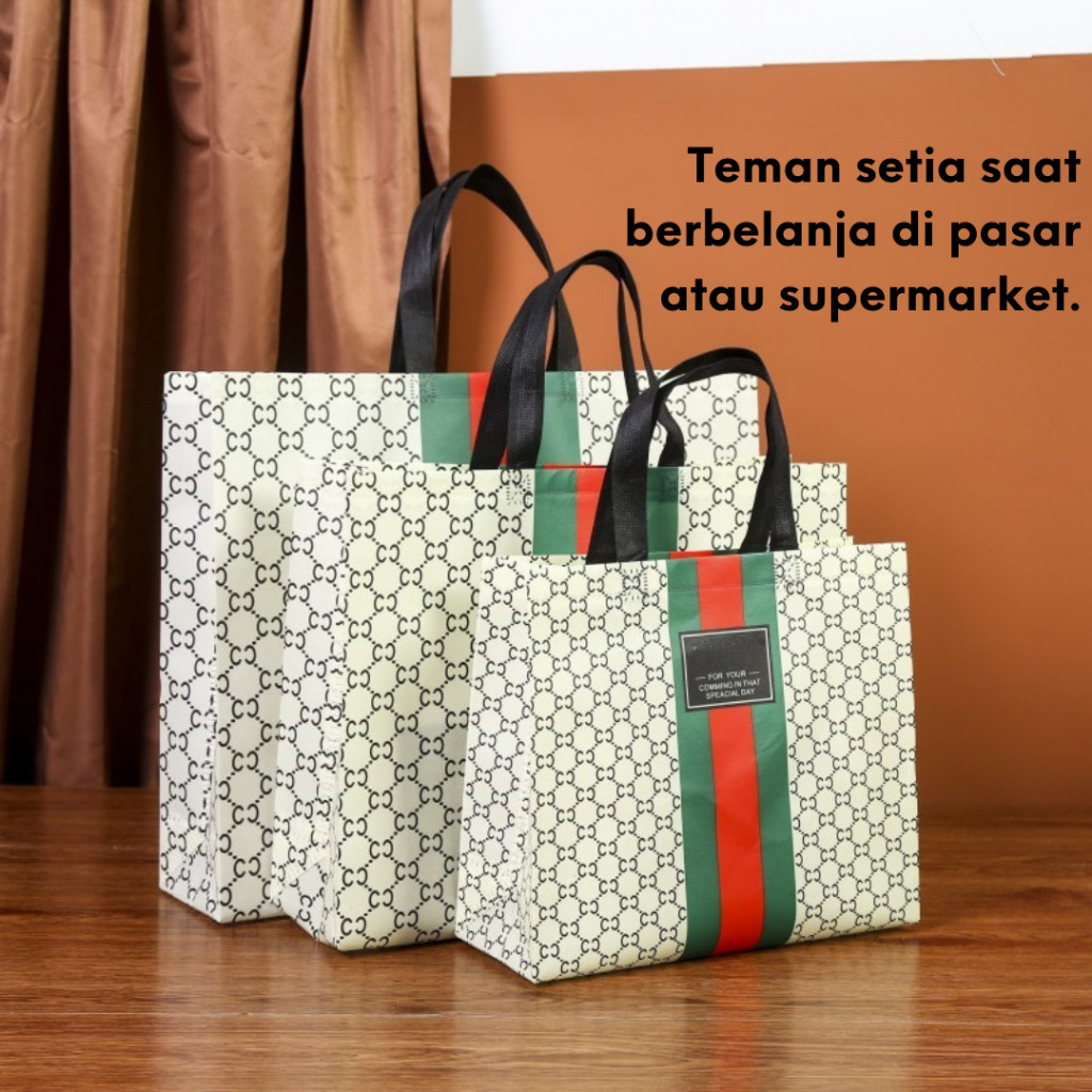 

Goodie Bag Premium - Tas Mika & Spunbond Motif Lucu untuk Souvenir Ulang Tahun & Pernikahan - FREE Ongkir + Bonus Sticker!