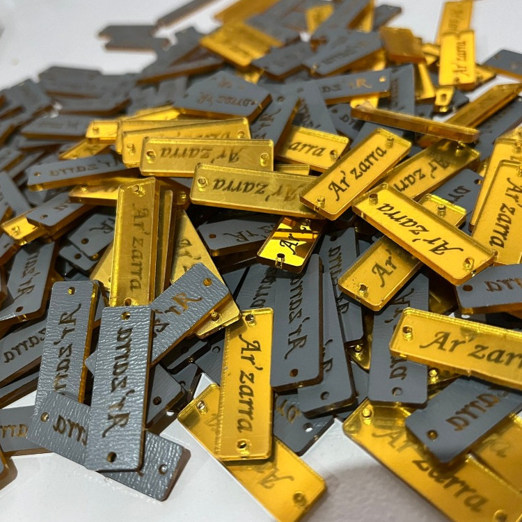 

Label Akrilik Custome Nama Logo – Label Hijab Baju Gamis Tas mukena Gold Silver Rosegold