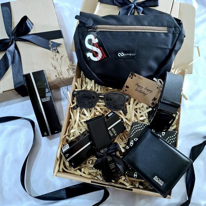 

HAMPERS KADO ULANG TAHUN COWOK HADIAH ANNIVERSARY WISUDA - Paket 1