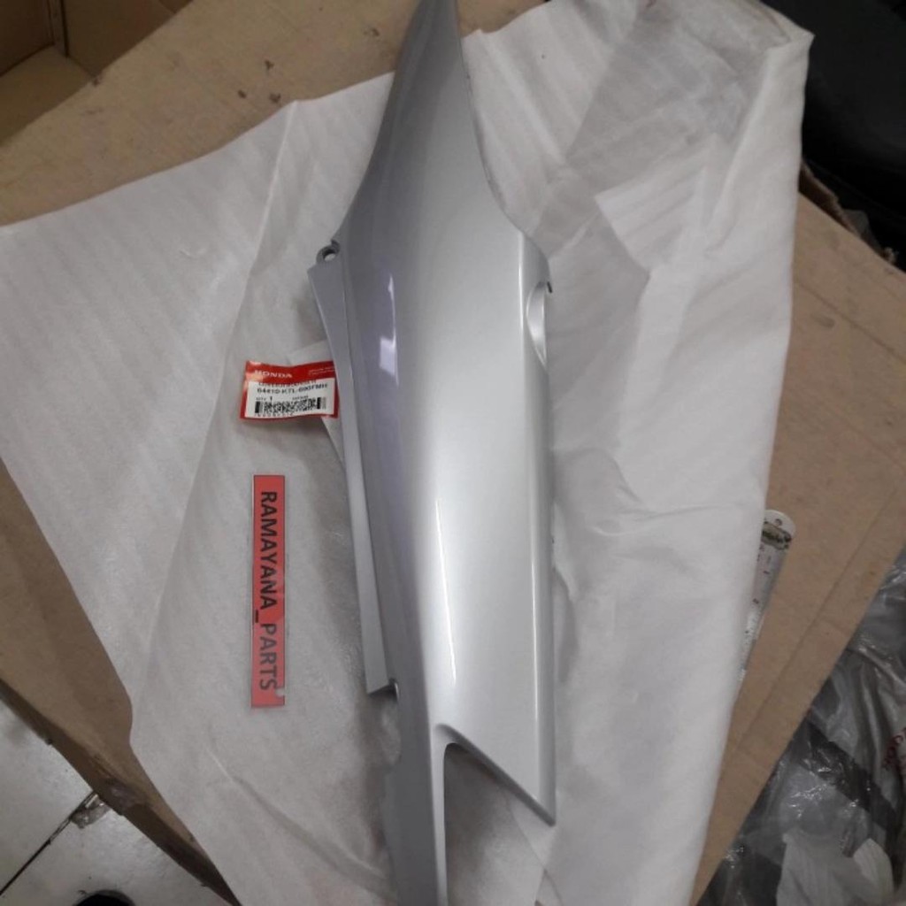 Cover Kanan Supra Fit New Silver 64410KTL690FMH