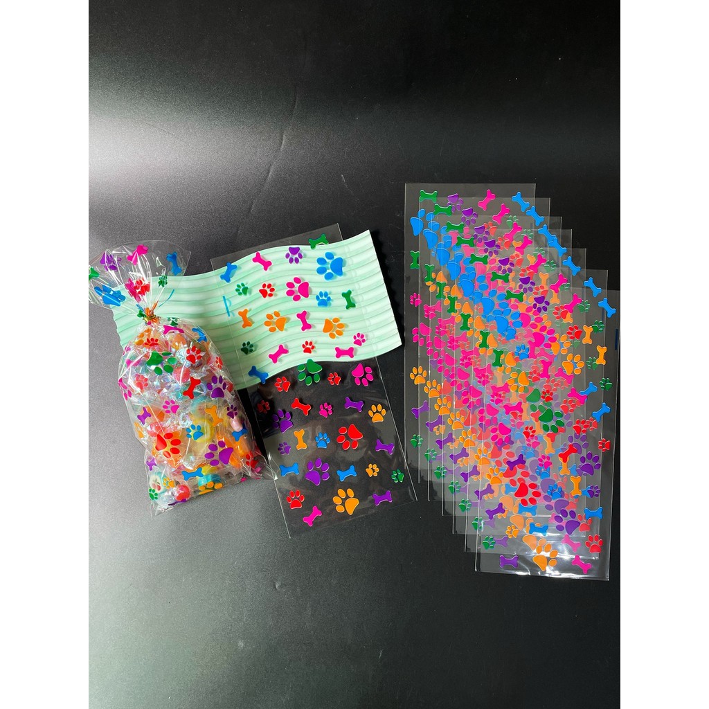 

50pcs Colorful Dog Footprints Pattern Gift Pack Flat Bag With Gold Tie, Cute Dog Bones Printed Small Gift Candy Decorative Bags