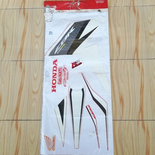 grafik striping sticker stripe body bodi fairing kiri original ori honda cbr150r cbr150 cbr 150 r 15