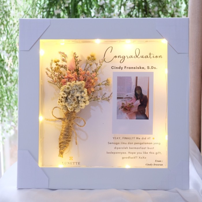 

Dried Flower Bouquet in Frame Bunga Kering Pigura Hadiah Anniversary - Bunga Edelweiss
