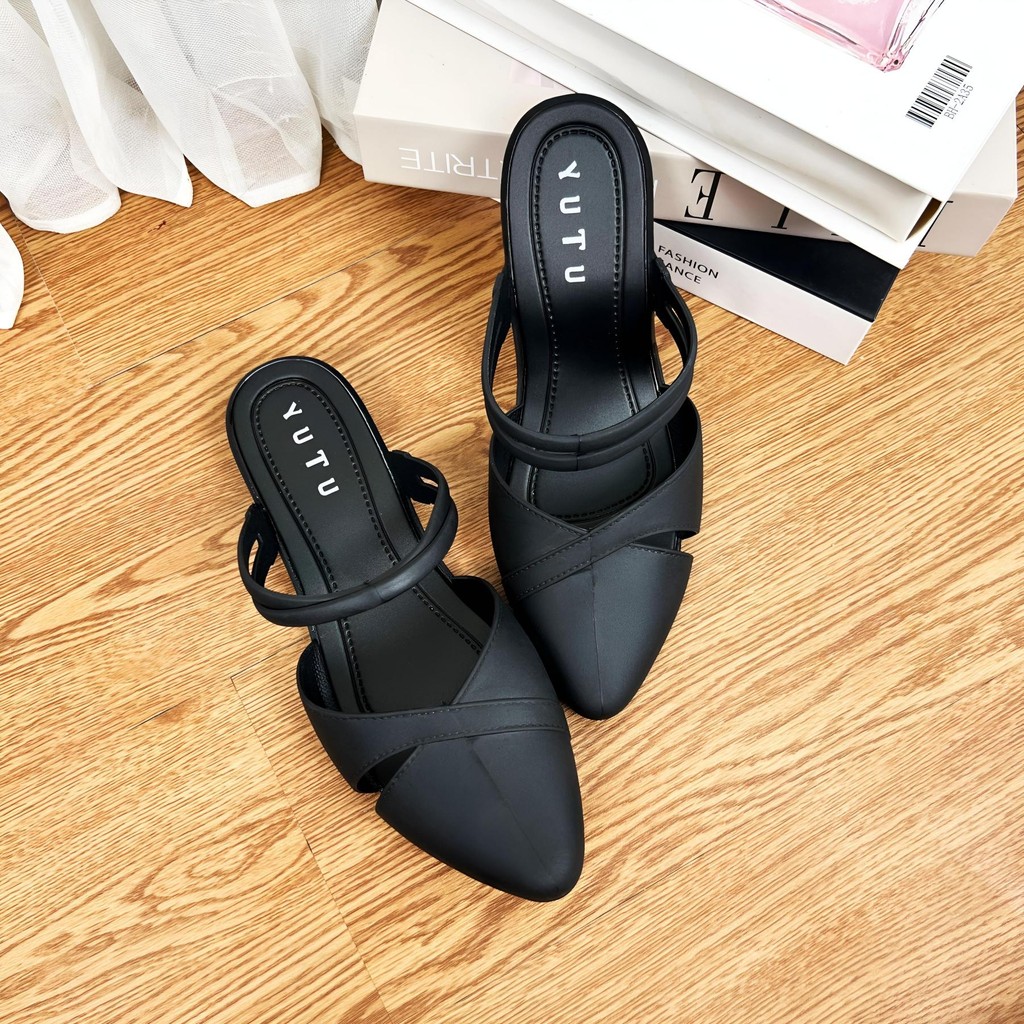 Sepatu wanita ujung lancip & Sandal Jelly Wanita Sandal Selop Wedgest Wanita 37-40