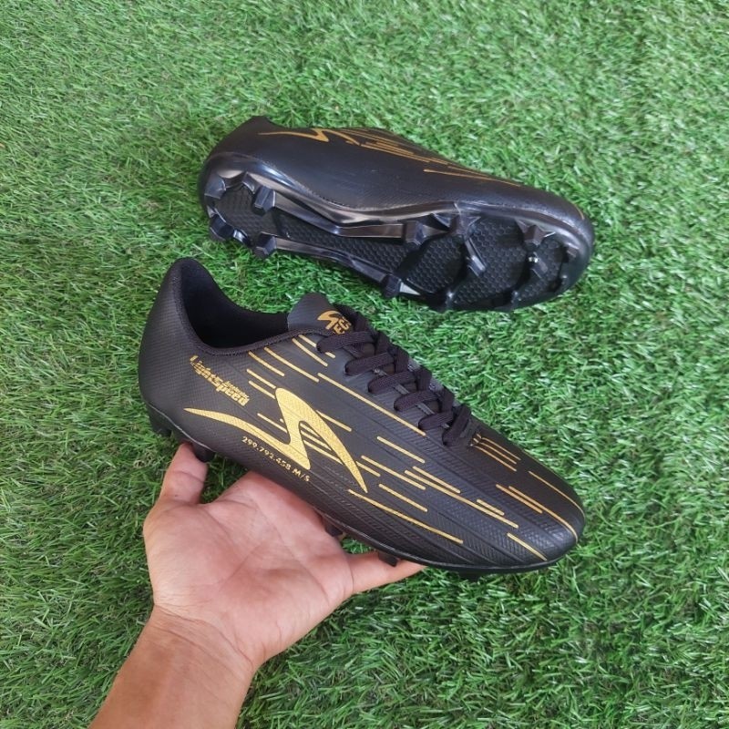 Sepatu bola Spec BOLD. sepatu bola specs murah/Terbaru