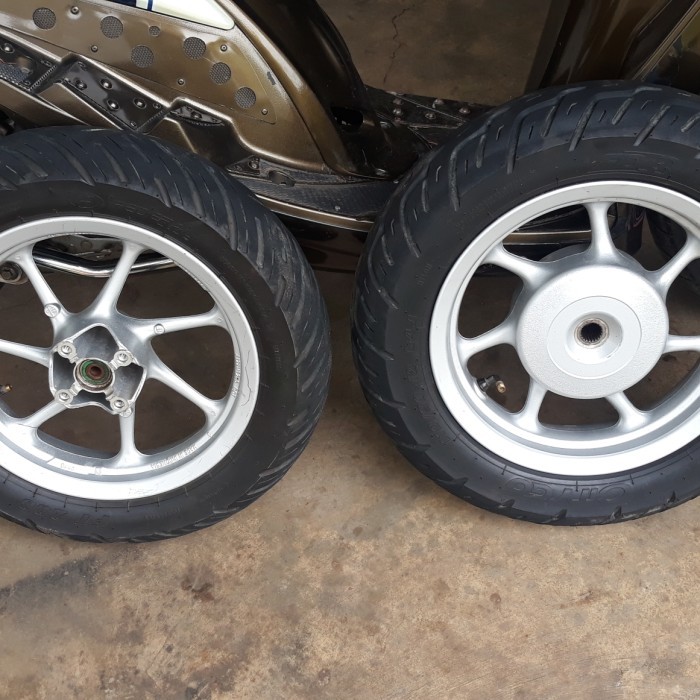 Velg ring 12 scoopy new plus Ban satu set