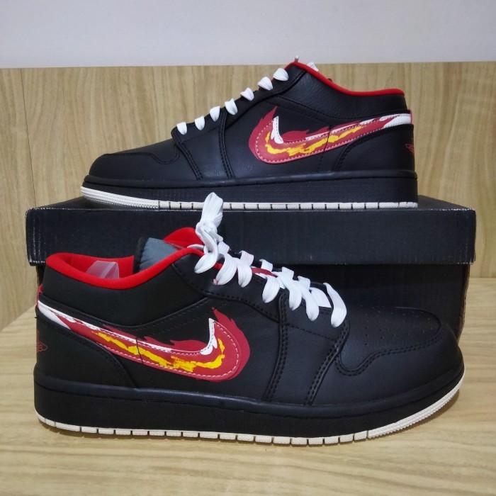 AJ1 Low OG Just Skate Born To Fly Sneakers Sepatu Shoes Black Hitam Flame Flaming Fire Api AJI AJ 1