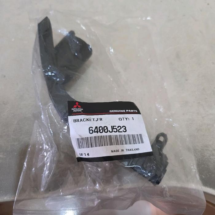 Bracket Breket Bumper Depan Kiri Pajero Sport 2021-2025 6400J523