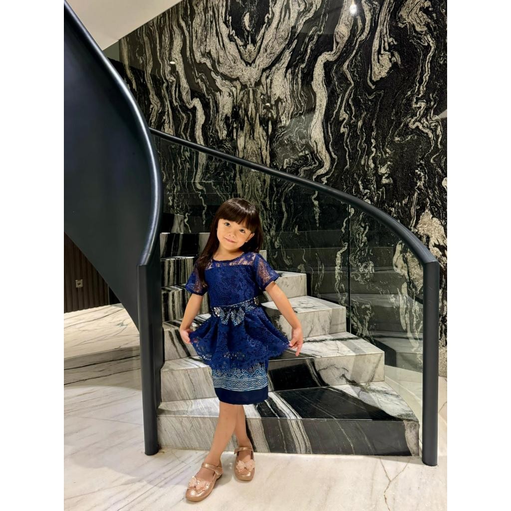 Setelan Kebaya Anak Rempel ZARA Brukat Corneli + Rok Batik Silk Prada