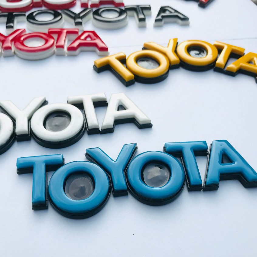 EMBLEM MOBIL TOYOTA BESAR TIMBUL 3DIMENSI VARIASI MOBIL KEKINIAN DENGAN HURUF TERPISAH