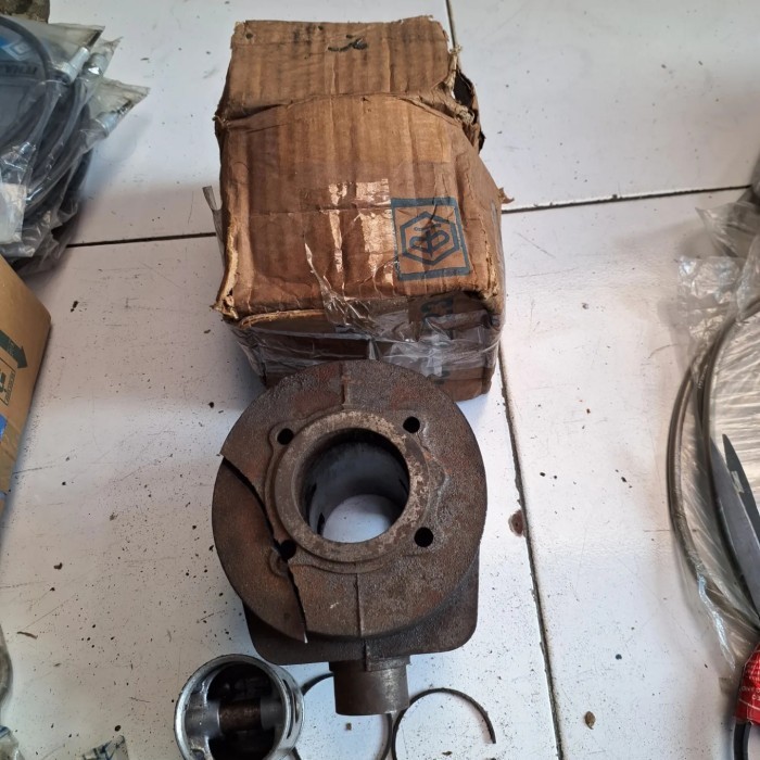 Blok seher set vespa GL150 VLA lubang 2 ori. Nos piaggio minus 1 sirip