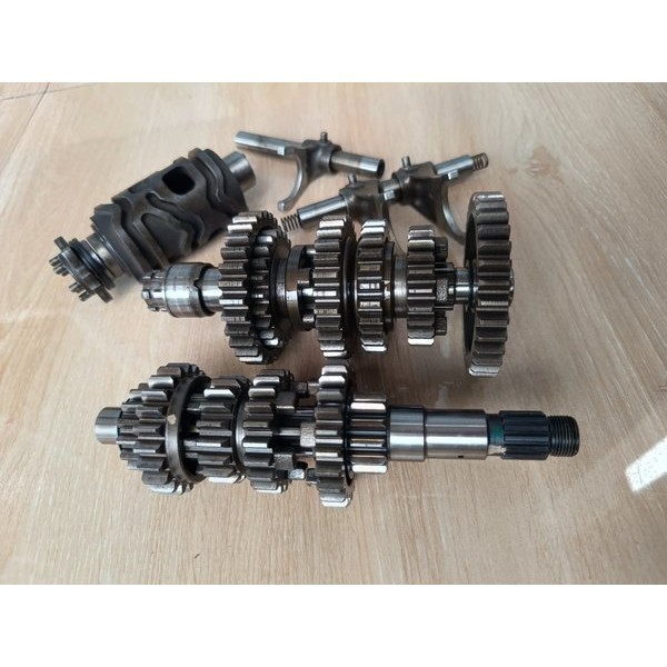 GIGI RASIO KAWASAKI BAJAJ PULSAR NS200 ORIGINAL GEARBOX GIGI RATIO GIGI TRANSMISI BAJAJ NS200 ORI