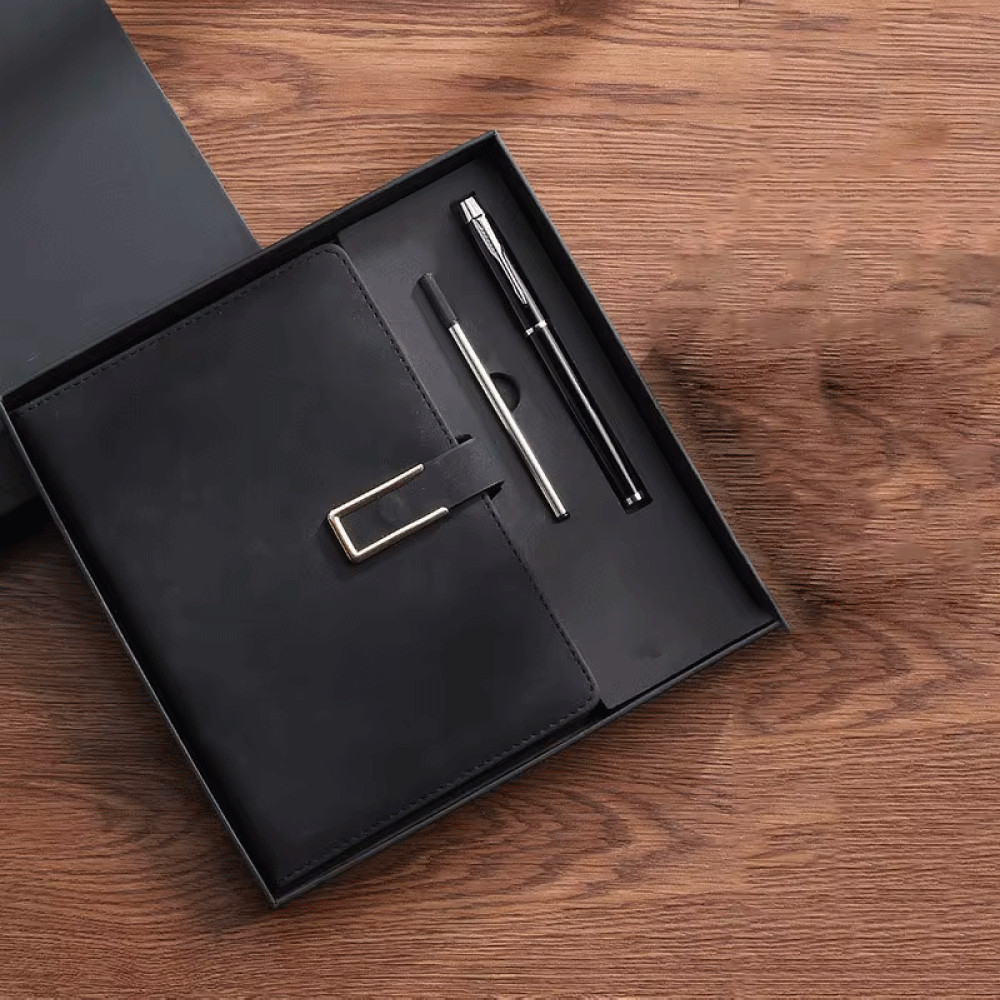 

Set Buku Jurnal Leather Notebook Diary A5 80GSM 200 Halaman - JG663