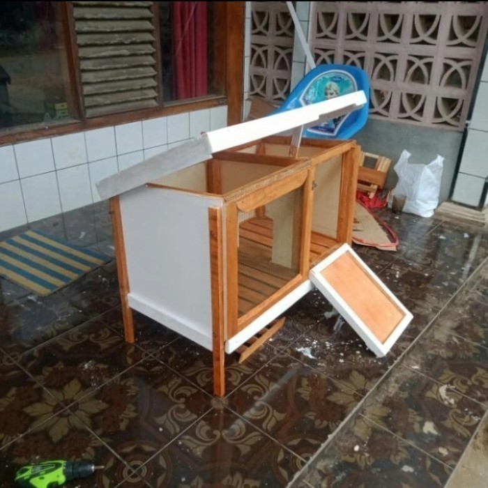 kandang kelinci + tatakan kotoran kayu / kandang kelinci murah