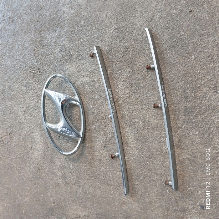 emblem logo plus list lis chrome grill depan hyundai Tucson gen 1