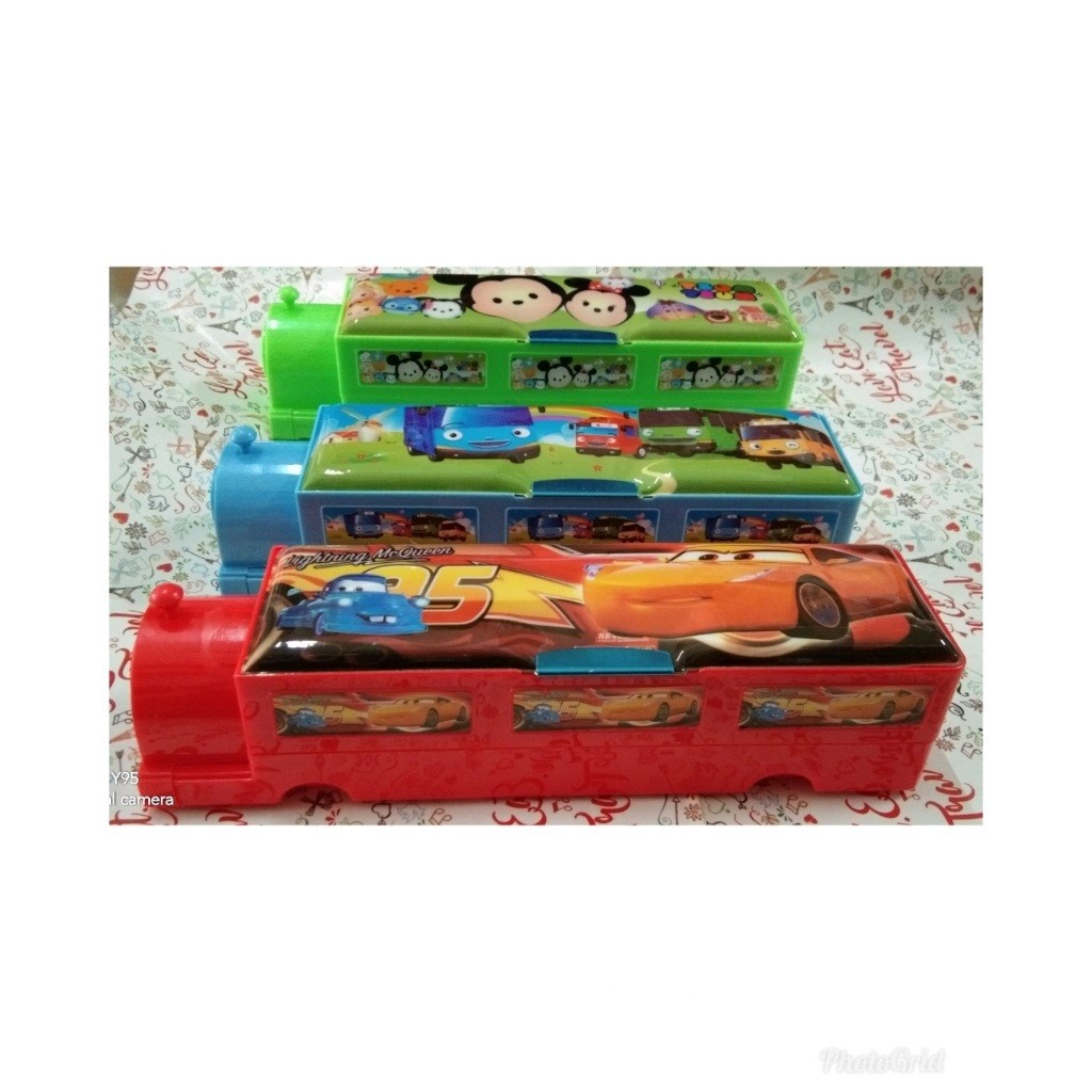 

KOTAK TEMPAT PENSIL BENTUK KERETA API - 2 TINGKAT - ADA RAUTAN - ADA RODA BISA BERPUTAR DAN JALAN SEPERTI MAINAN KERETA / COCOK UNTUK KADO HADIAH ULTAH ANAK / SESUAI FOTO