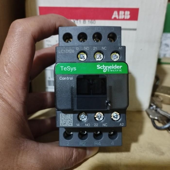 Kontaktor schneider LC1D128F7 25A 110V 4P=2NO+2NC LC1D128