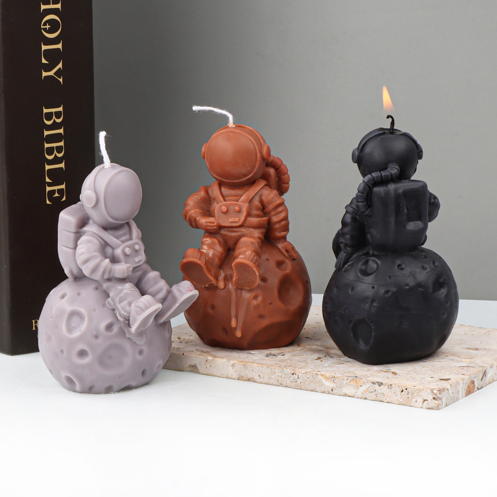 

DIY Astronaut Candle Sitting on the Moon Silicone Mold Astronaut Cake Chocolate Silicone Mold Home Decoration Crafts Mold