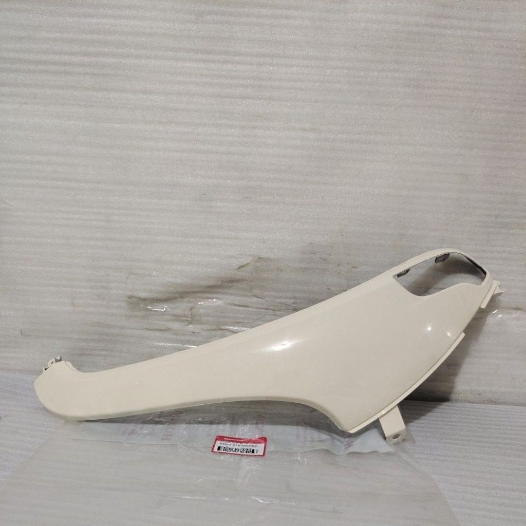 COD Cover Sayap Depan Kanan Honda Scoopy FI 2013 - 2015 Krem Original