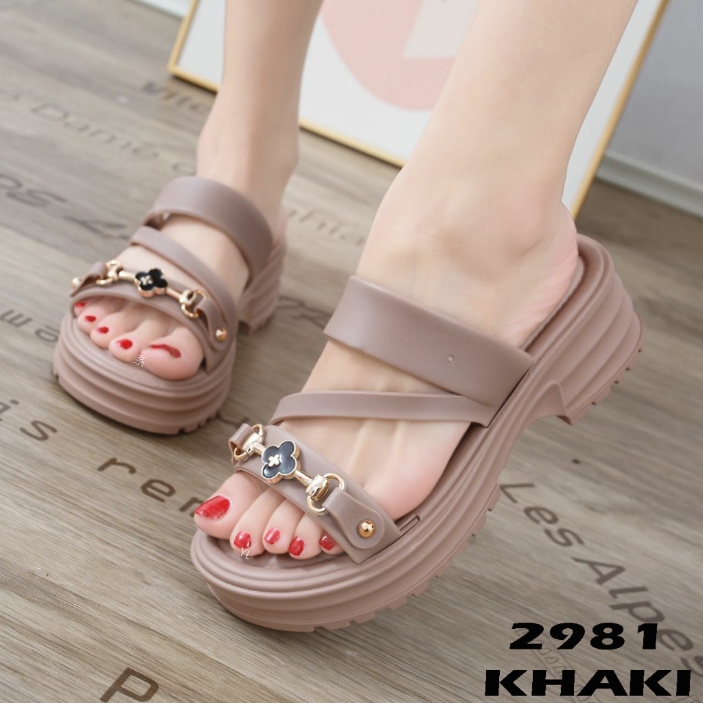 DESY.RATNA New TERLARISSS Sandal Santai Jalan-Jalan Wanita Import Terkereen Sandal Karet Wanita Impo