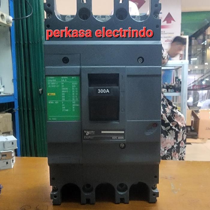 MCCB SCHNEIDER EZC400N 3P 300A