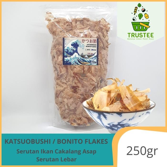 

Katsuobushi / Shaved Bonito Flakes / Ikan Cakalang Asap Serut 250gr - Serut Lebar 250 gr