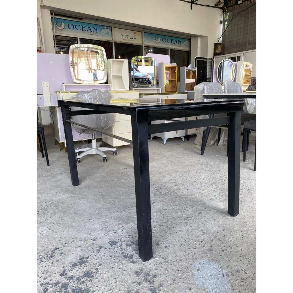 MEJA MAKAN KACA  HITAM MK04